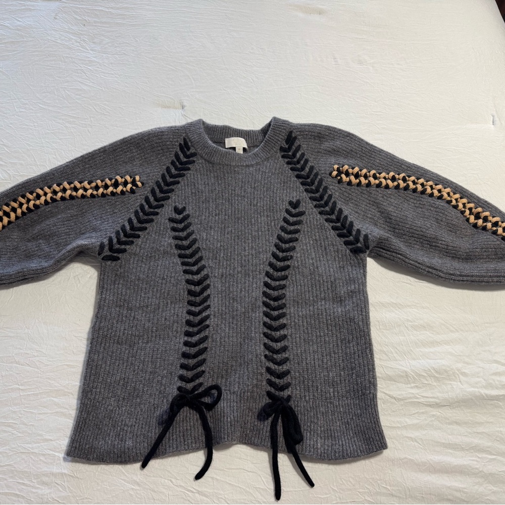 Gray Sweater with Black and Tan Accents